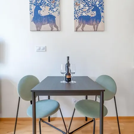 Apartman Historic Center Deer By Rentez